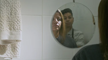 El silencio de mis manos film trailer button