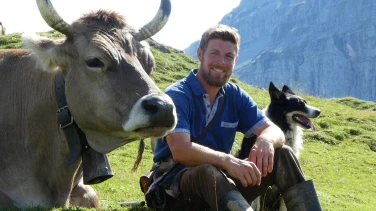 Von der Alp auf die Musicalbühne film trailer button