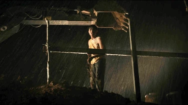 Raging film trailer button