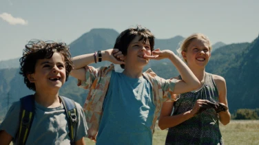 Les Courageux film trailer button