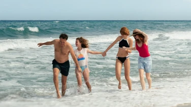 When we were Sisters film trailer button