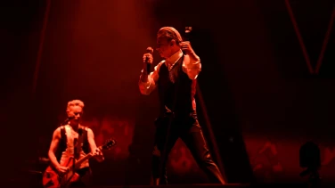 Depeche Mode: M film trailer button