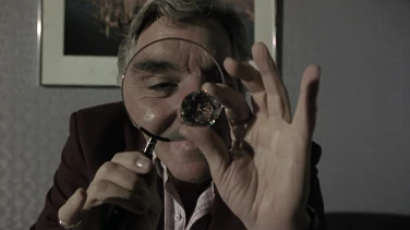 Snatch film trailer button