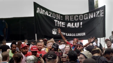 Union film trailer button