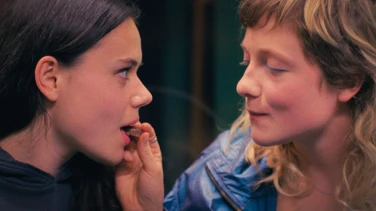 Langue Étrangère film trailer button