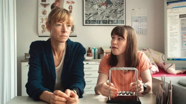 Dora oder die sexuellen Neurosen unserer Eltern film trailer button