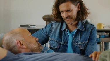 Love - Oslo Stories film trailer button