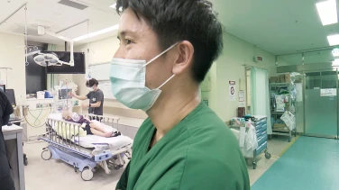 The Heart of the Emergency Room film trailer button