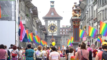 Queerness im Wandel der Zeit film trailer button