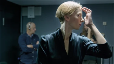 Joana Mallwitz - Momentum film trailer button