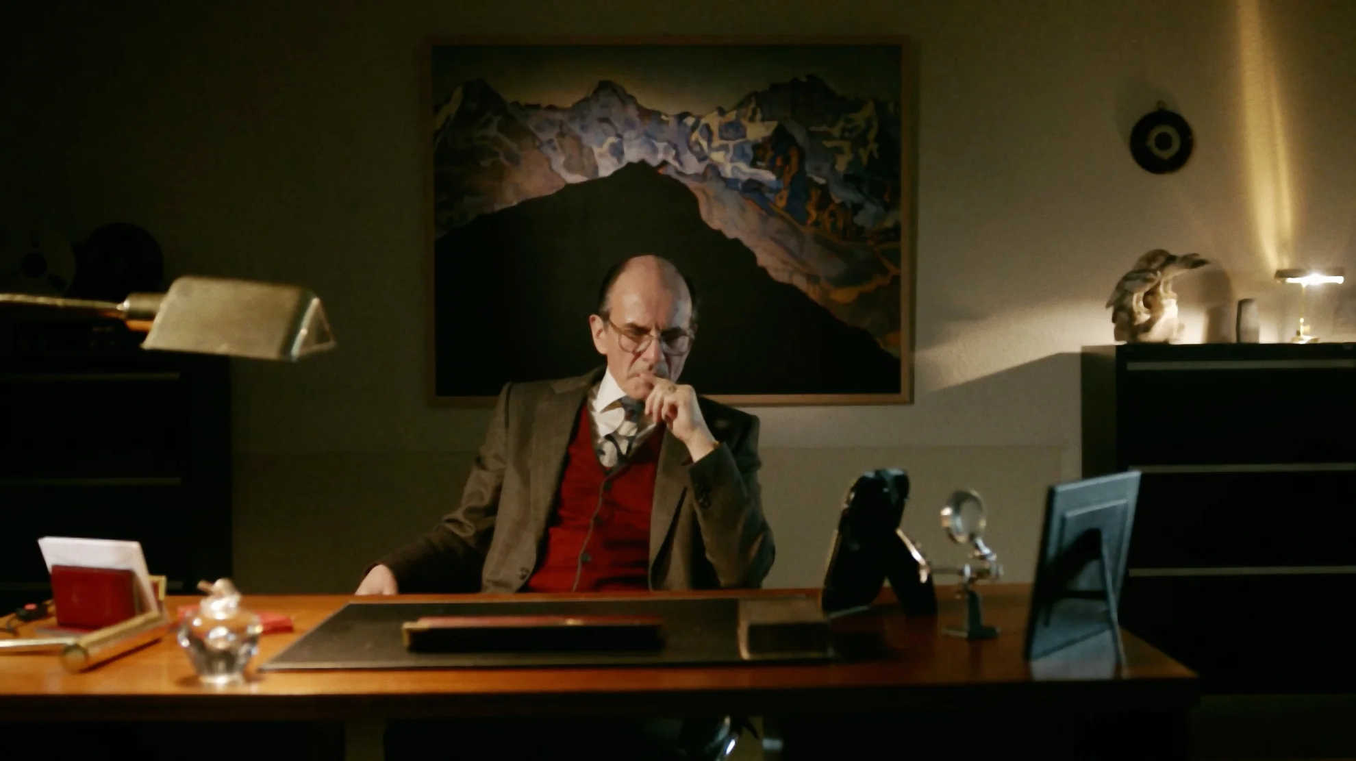 Sekuritas hero banner image placeholder