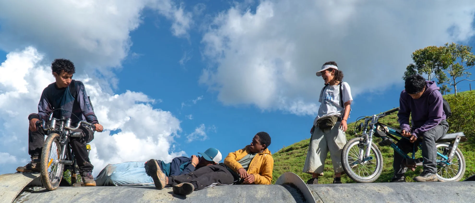 Los reyes del mundo hero banner image placeholder