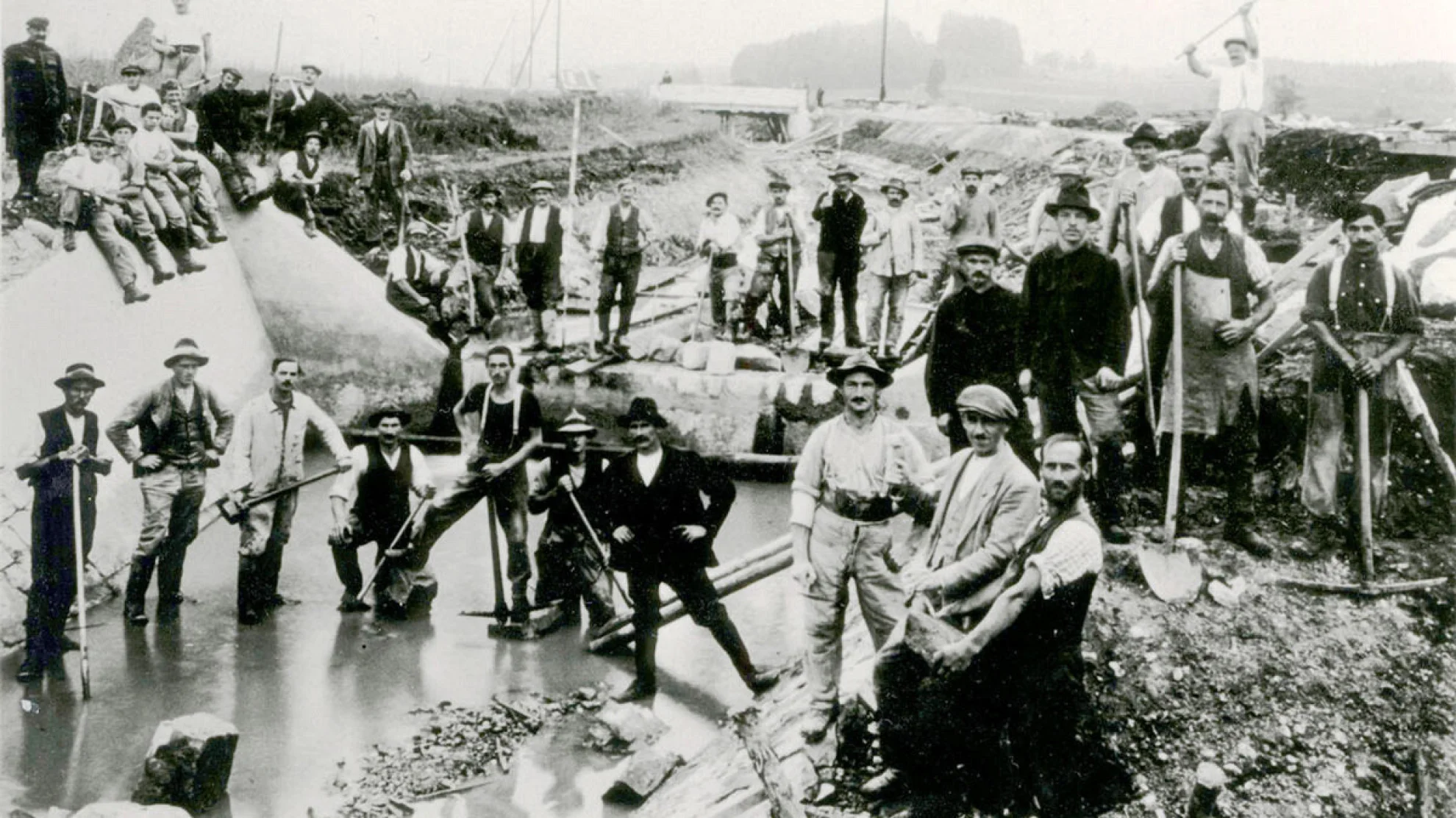 Der Traum vom grossen blauen Wasser - Fragmente und Fundstücke einer Hochtal-Geschichte hero banner image