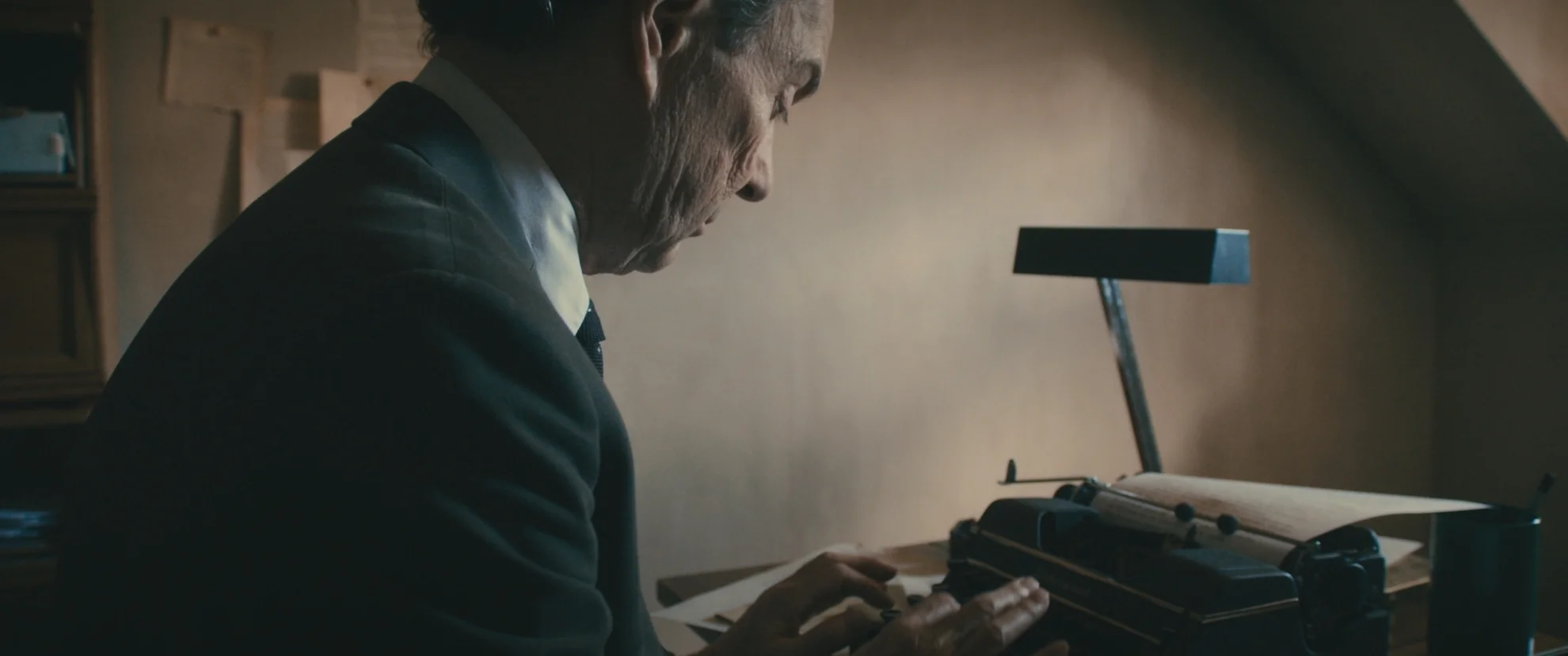 Alles über Martin Suter. Ausser die Wahrheit. hero banner image